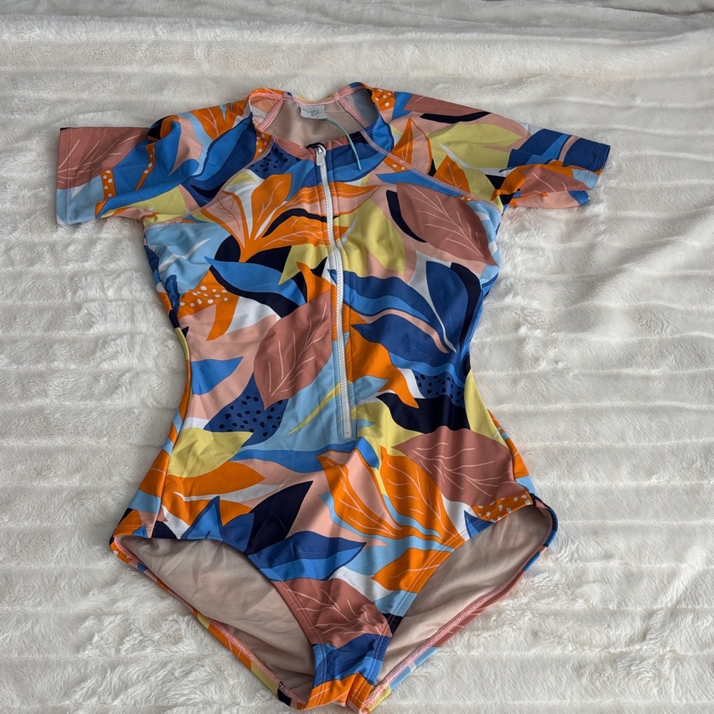 Kona Sol Multicolor Tropical Leaf Short-Sleeve One-Piece Swimsuit zip